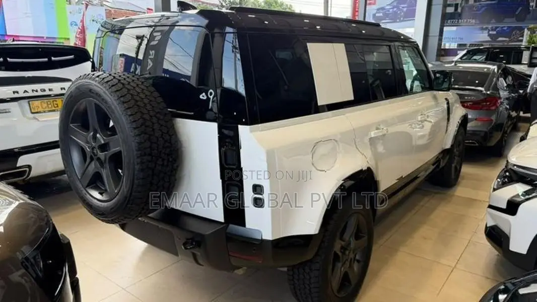 Land Rover Defender Fully loaded 2026