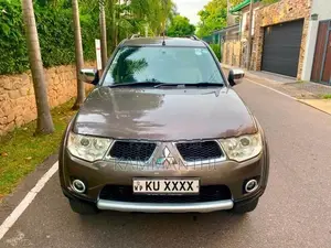 Mitsubishi Montero 100km 2012