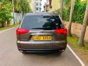 Mitsubishi Montero 100km 2012