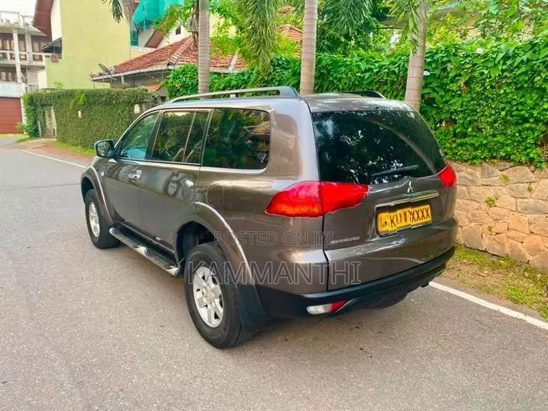 Mitsubishi Montero 100km 2012