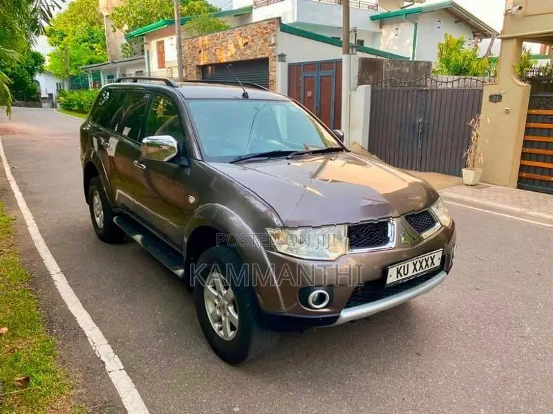 Mitsubishi Montero 100km 2012