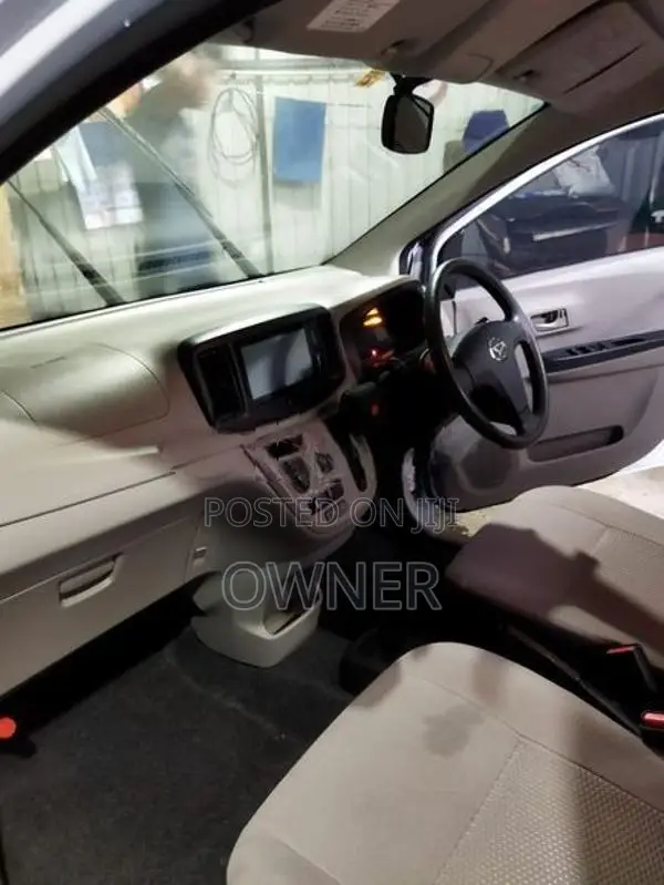 Daihatsu Mira 2017