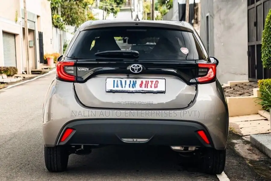 Toyota Yaris G-LED BRONZE 2025