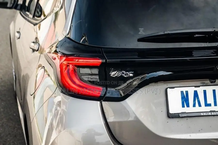 Toyota Yaris G-LED BRONZE 2025