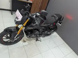 Hero Hunk 160R 4V 2026