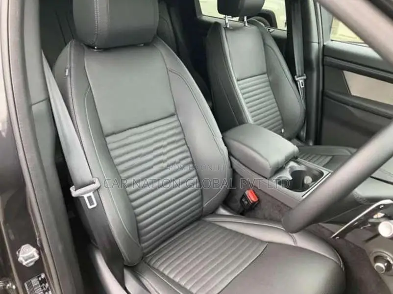Land Rover Discovery Sport Dynamic HSE P300e 2025