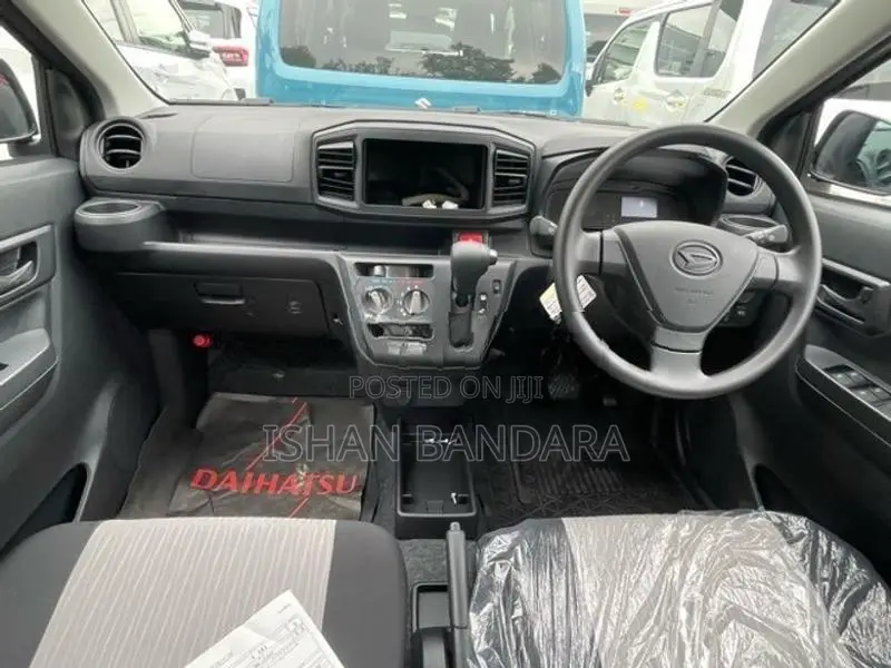 Daihatsu Mira 2025