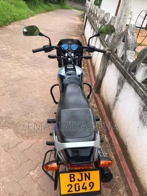 Bajaj CT100 2025