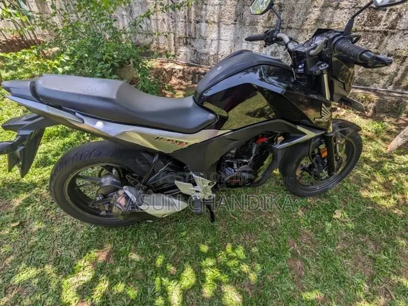 Honda CB Hornet 160R 2016