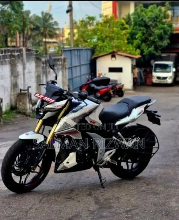 Bajaj Pulsar N160 2025