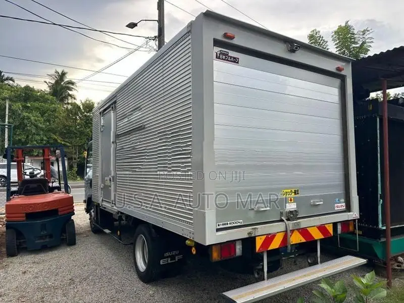 Isuzu Elf 2019