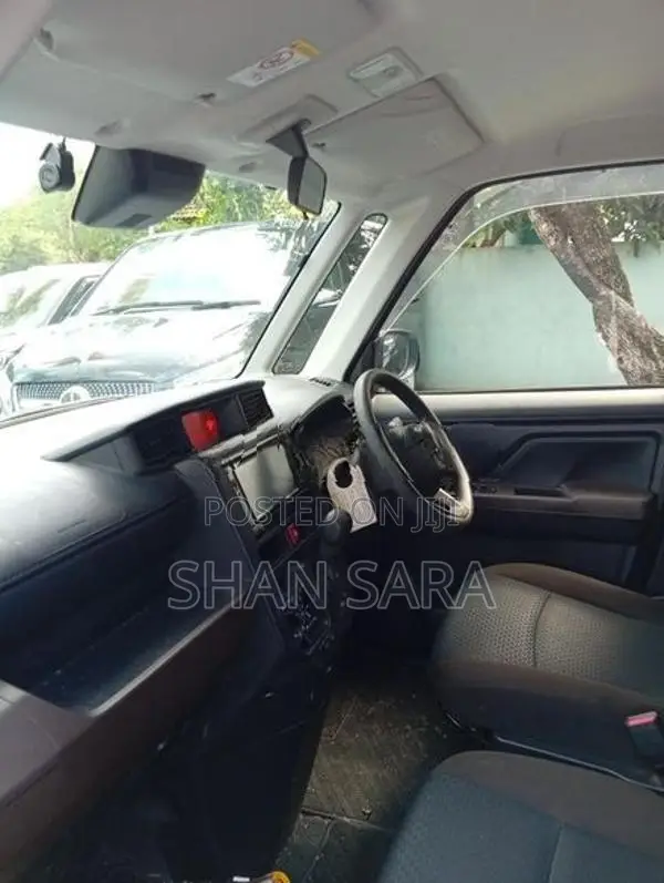 Toyota Roomy X 2024