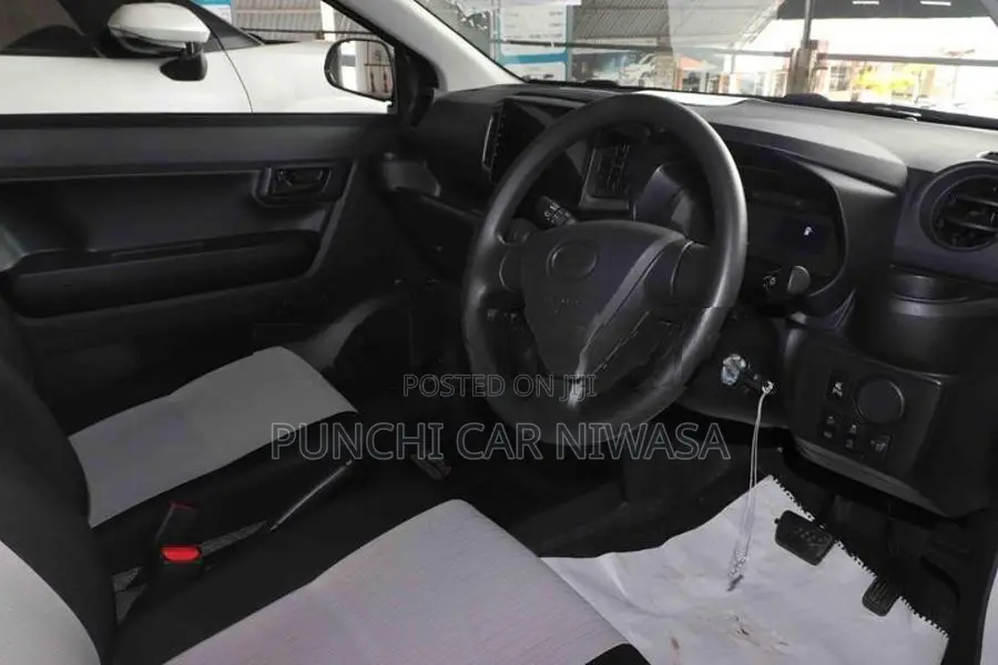 Daihatsu Mira 2024