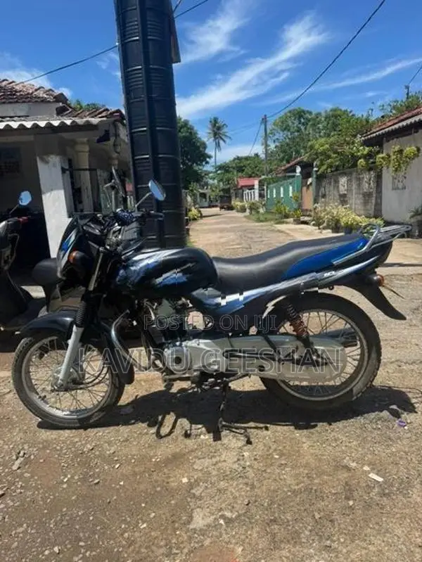 Bajaj CT100 2016