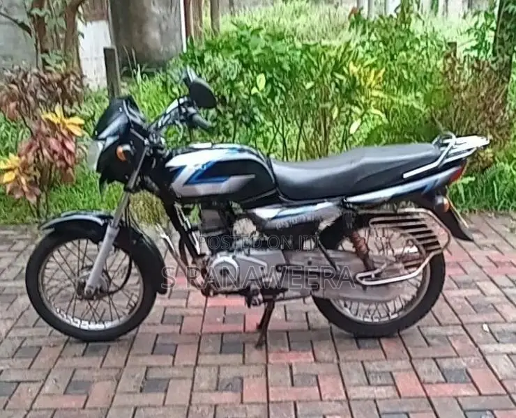 Bajaj CT100 2012