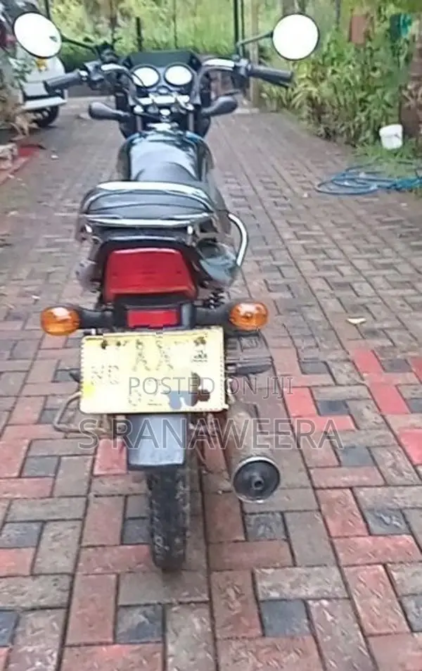 Bajaj CT100 2012