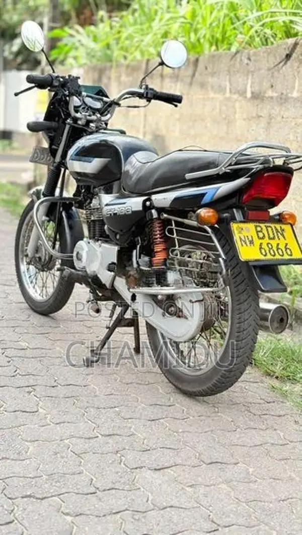 Bajaj CT100 2016