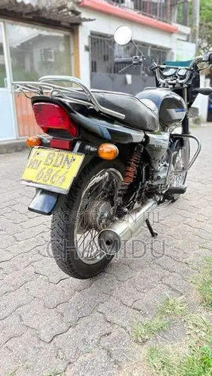 Bajaj CT100 2016