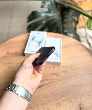 New Apple iPhone 15 256 GB Black