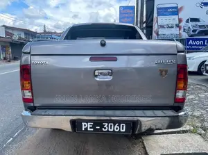 Toyota Hilux Vigo 2006 Pickup (Used)