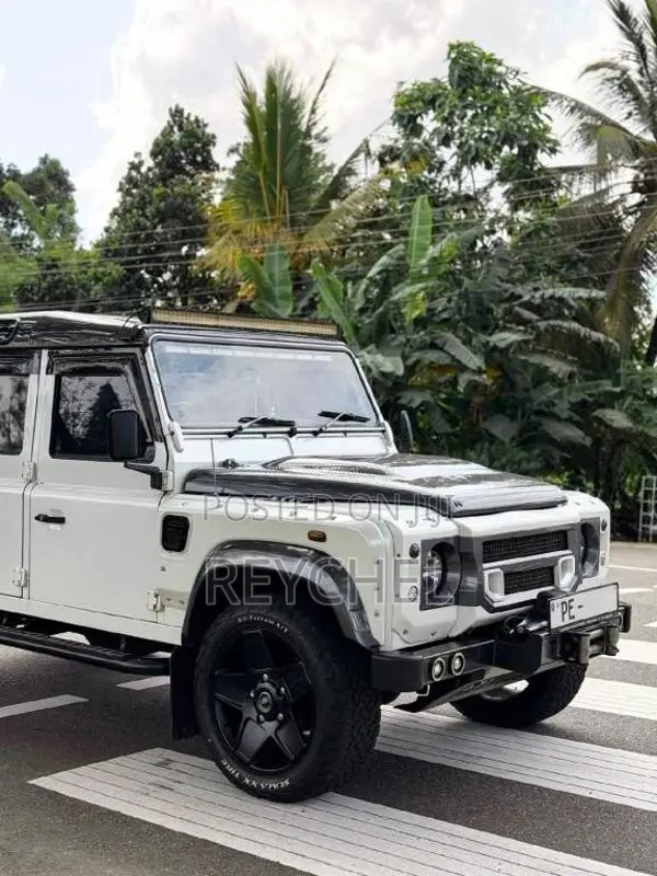Land-Rover Defender 110 2013 SUV (Used)