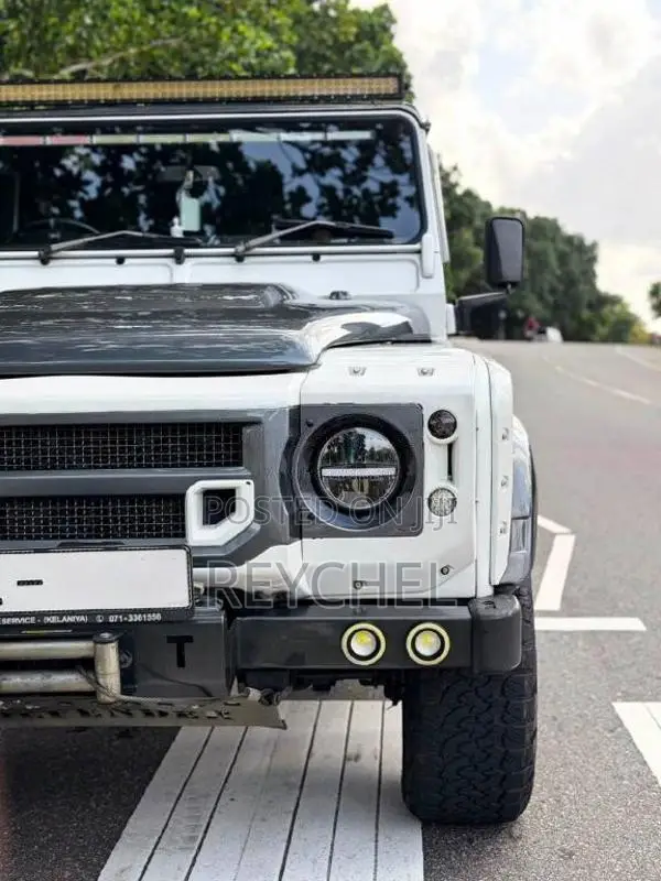 Land-Rover Defender 110 2013 SUV (Used)