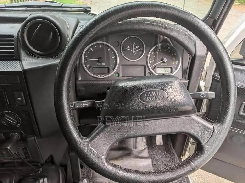 Land-Rover Defender 110 2013 SUV (Used)