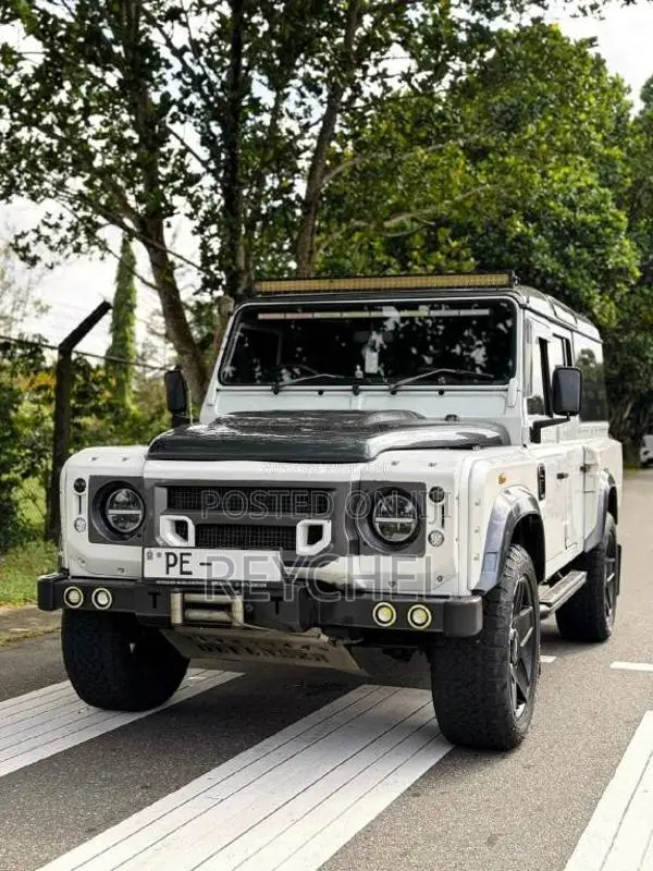 Land-Rover Defender 110 2013 SUV (Used)