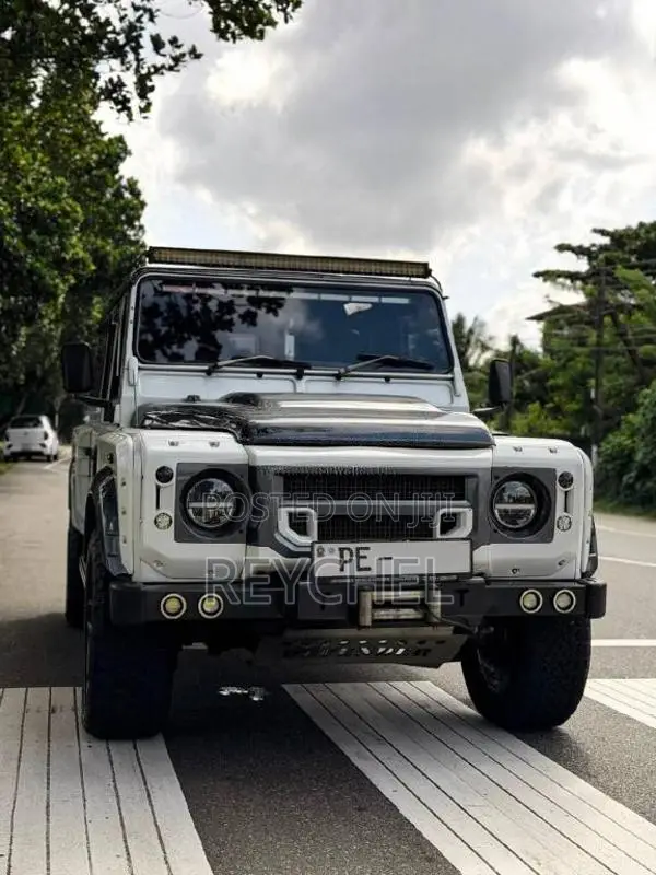Land-Rover Defender 110 2013 SUV (Used)