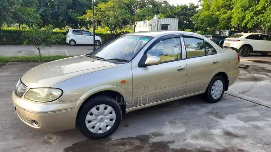Nissan N17 2004 Car (Used)