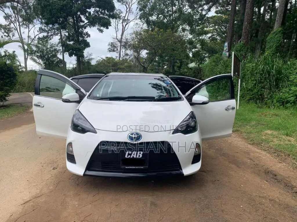 Toyota Aqua S Grade 2014 Car (Used)