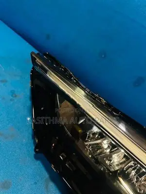 Vezel 2023 J2 Head Lamp