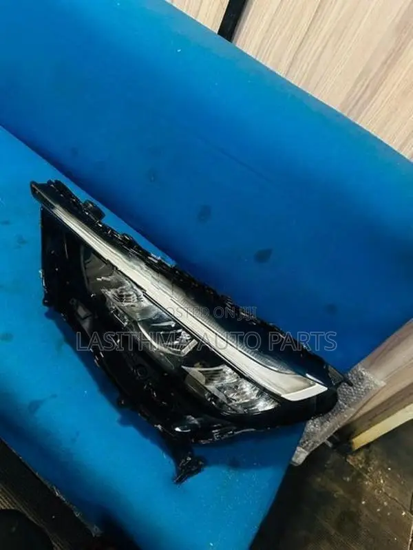 Vezel 2023 J2 Head Lamp