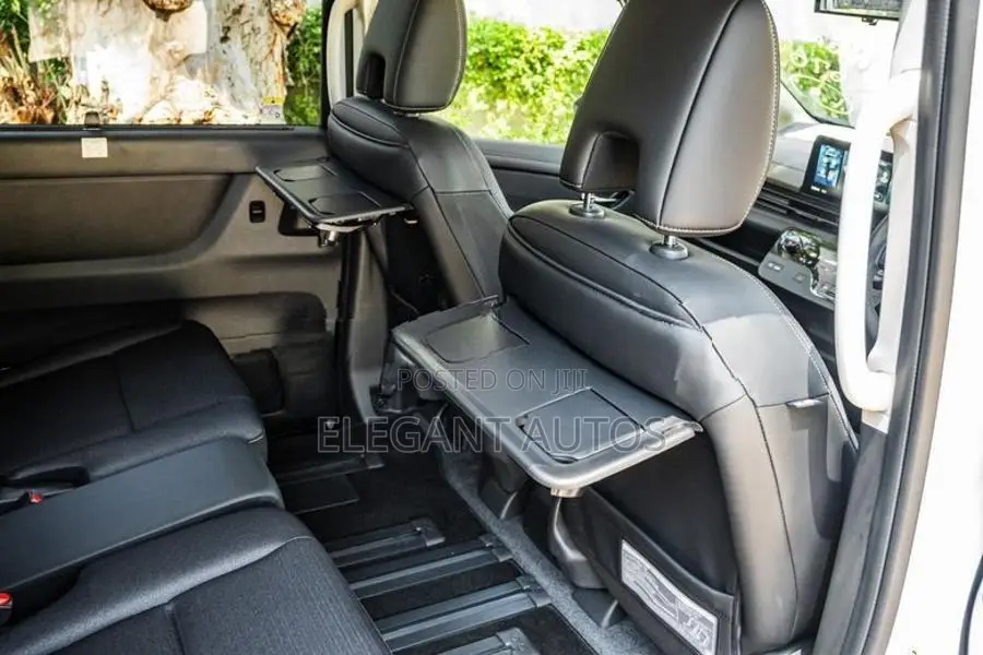 Nissan Serena Highway Star V 2025