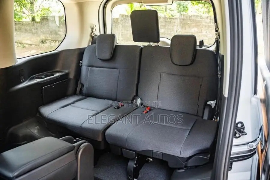 Nissan Serena Highway Star V 2025