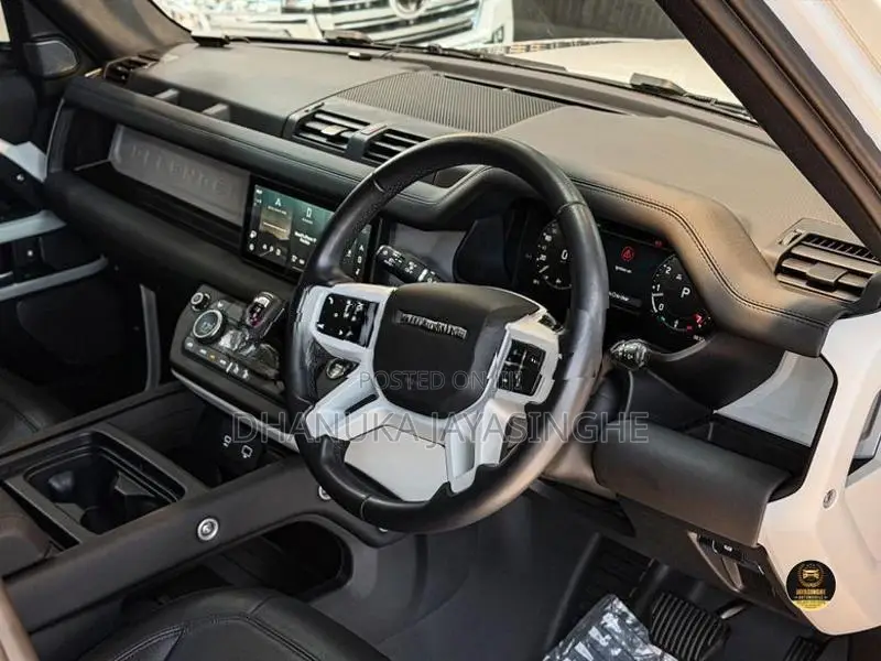 Land Rover Defender 110 SE 7Seater 2024