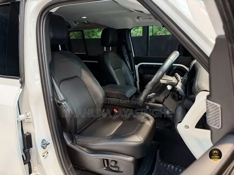 Land Rover Defender 110 SE 7Seater 2024