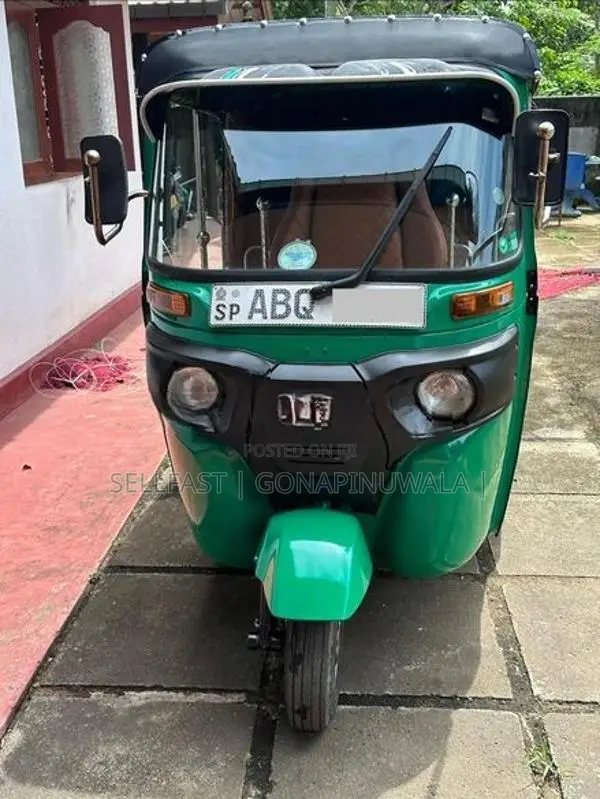 Bajaj RE 2017