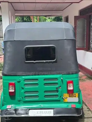 Bajaj RE 2017