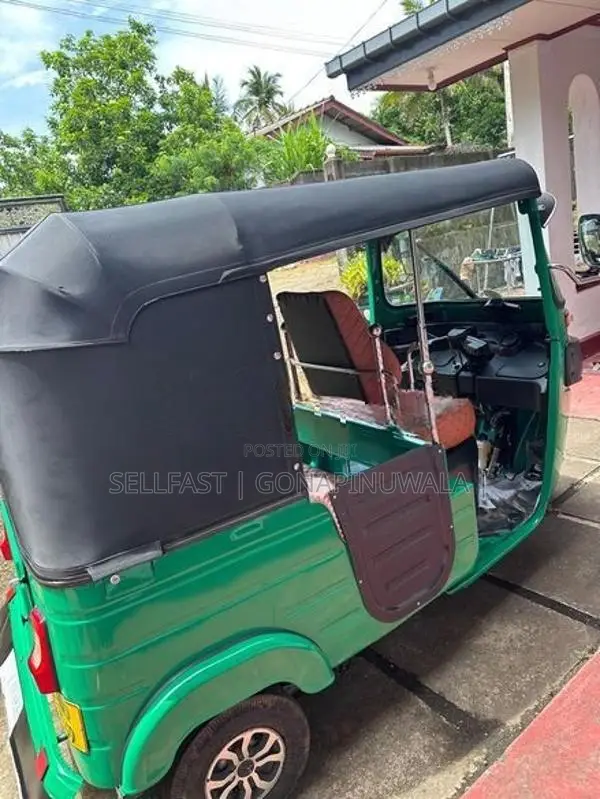Bajaj RE 2017
