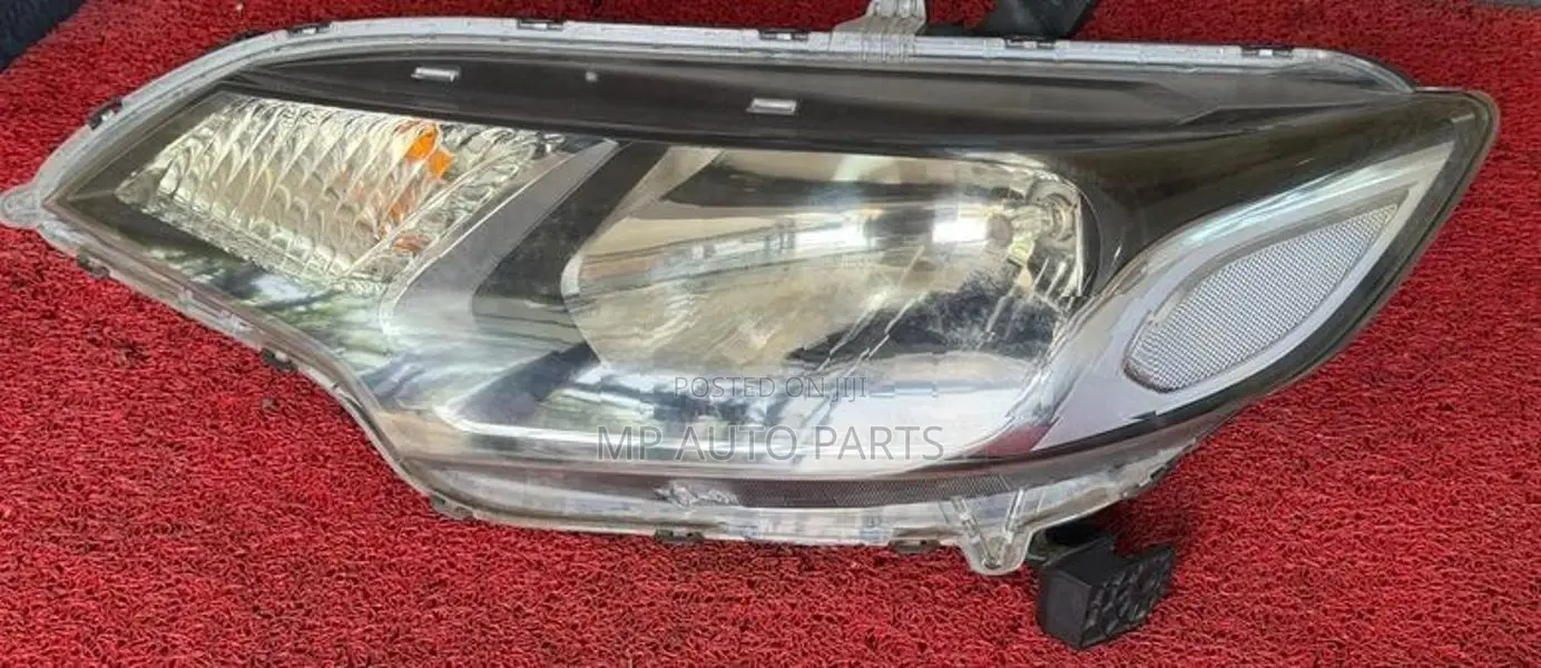Honda Fit GP5 Head Light -left- W0349