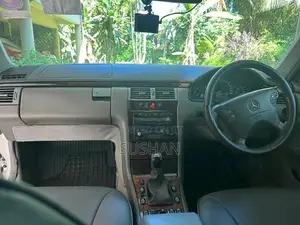 Mercedes Benz E200 Facelift 2000