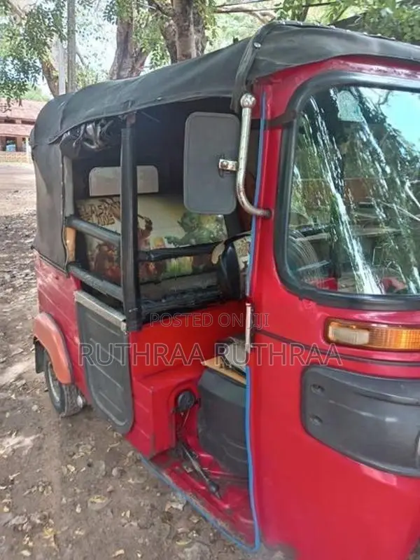Bajaj RE 2011