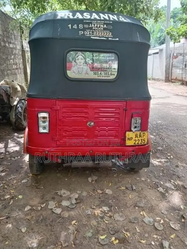 Bajaj RE 2011