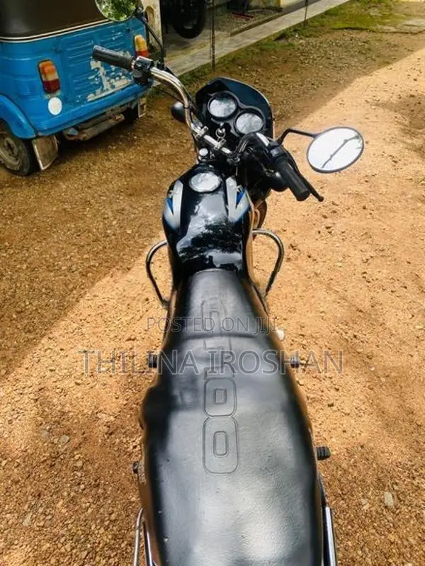 Bajaj CT100 2015
