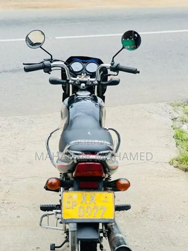 Bajaj CT100 2012