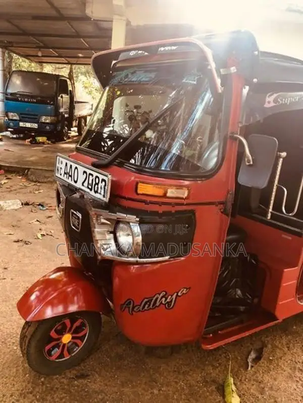 Bajaj RE 2014