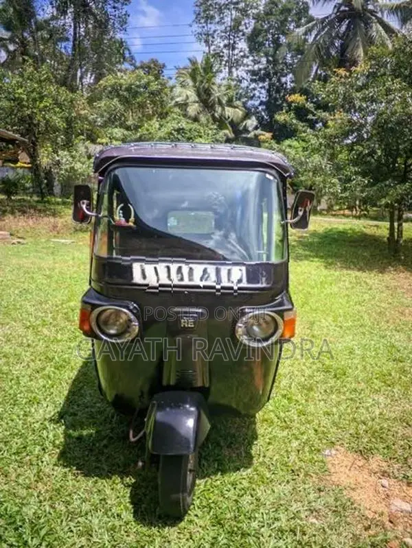 Bajaj RE 2011