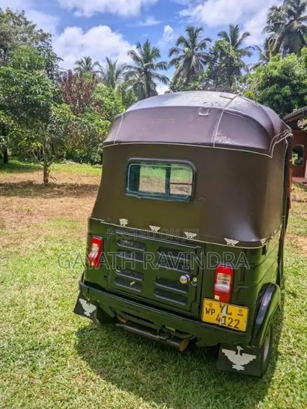 Bajaj RE 2011