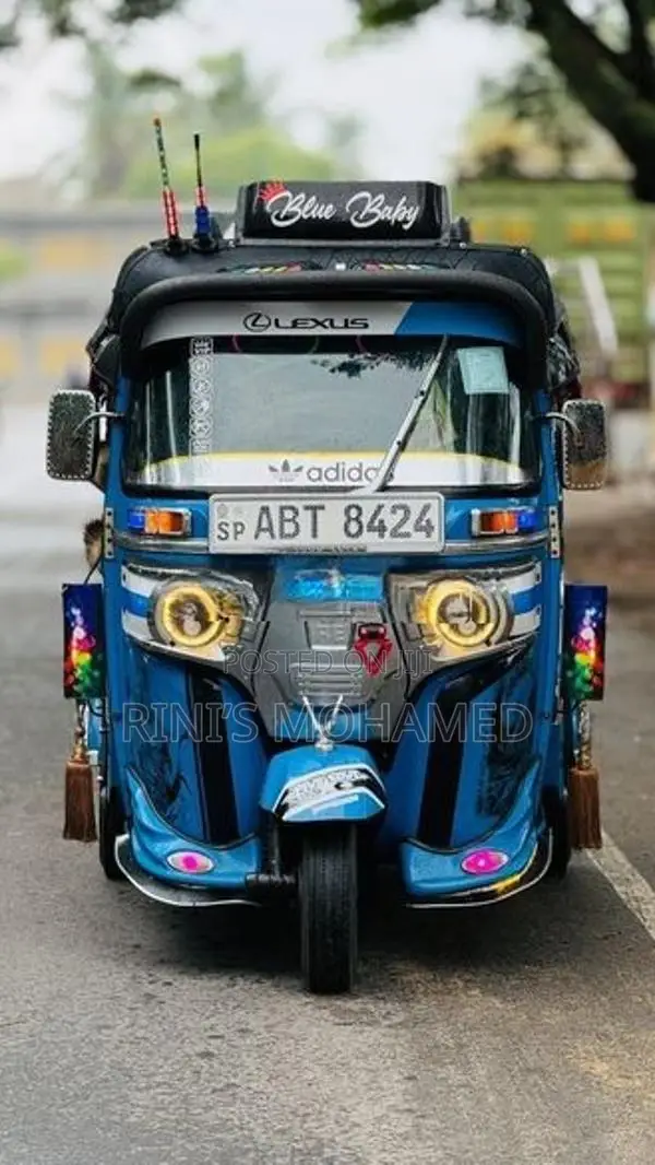 Bajaj RE 2019